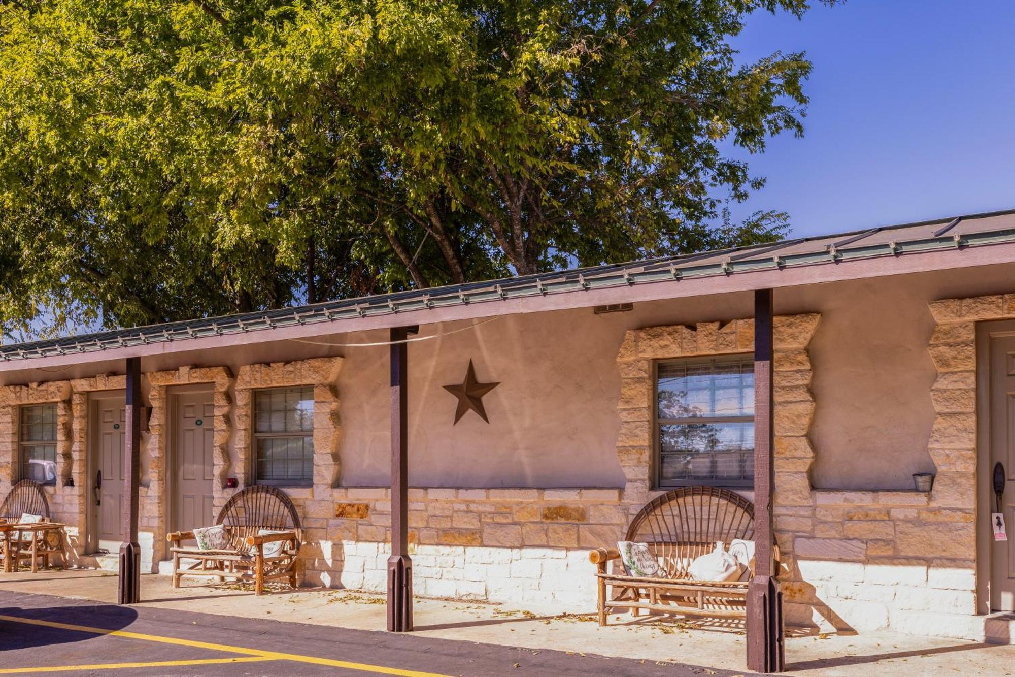 Country Fredericksburg